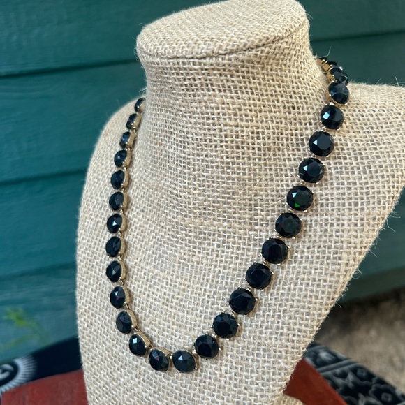 Banana Republic Black Glass Mourning Stones  Vintage Gold Tone Heavy Necklace - Picture 3 of 9